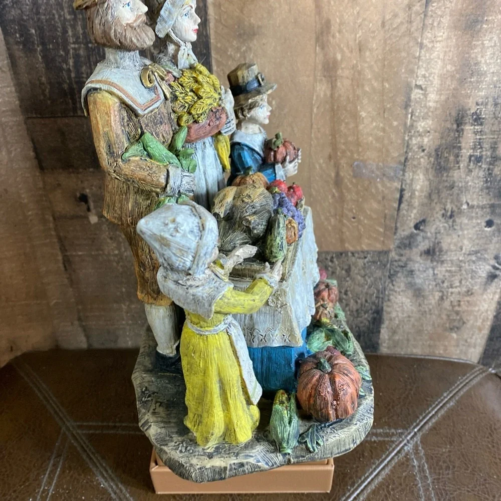 Vintage‎ Style Colonial Pilgrim Family Thanksgiving Dinner Statue Decoration